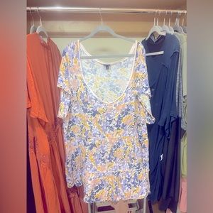 Torrid floral flowy top